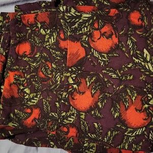 🎄*NEW LISTING* Lularoe OS Christmas Leggings